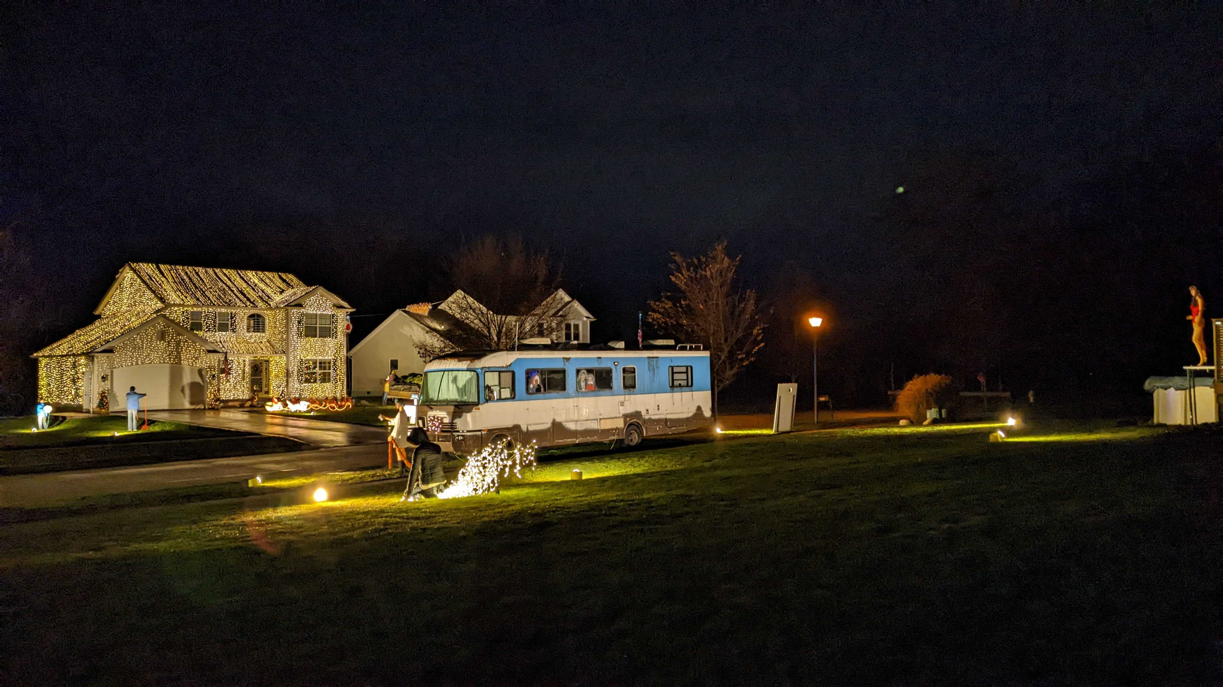 Homeowner recreates Griswold's 'Christmas Vacation' light display. There's  even an RV! 