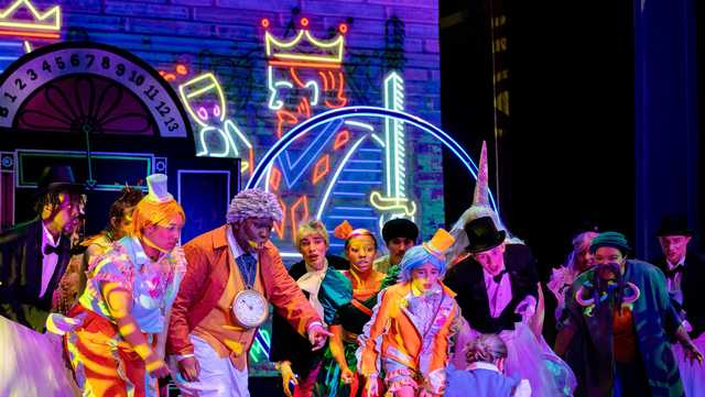 Woodland Hills to debut re-tooled Broadway show, 'Wonderland' - Vimarsana News