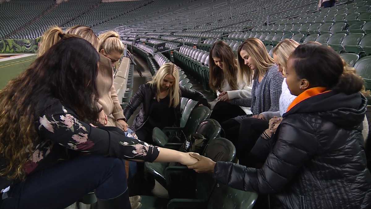 Cincinnati Bengals' wives and girlfriends keep the faith by