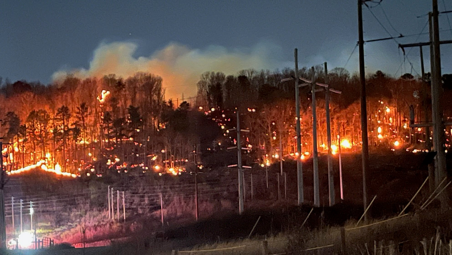 Crews contain large brush fire off Lakeshore Parkway in Jefferson County