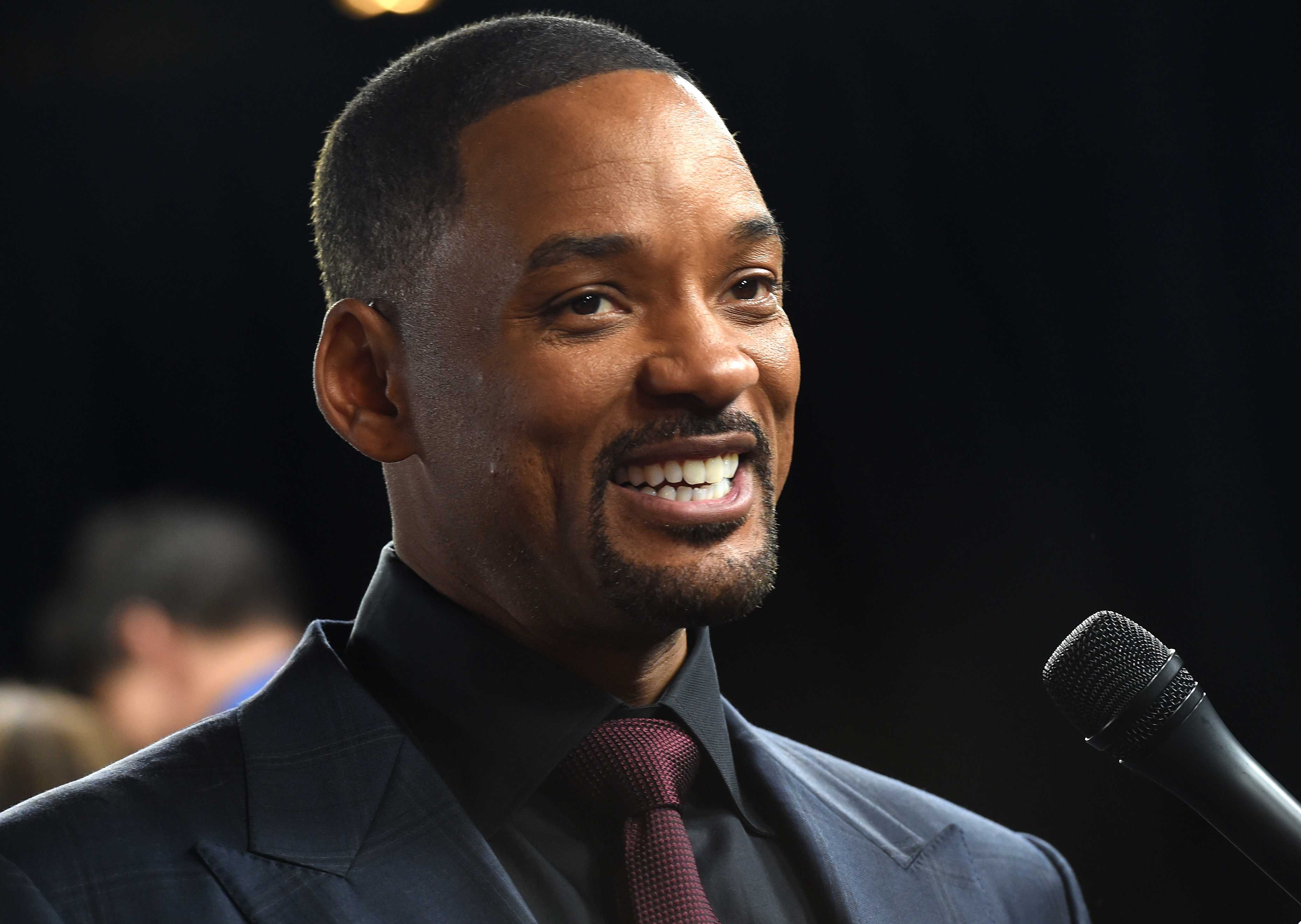 Will Smith Poses in Front of 'Fresh Prince' House That's for Rent |  whas11.com