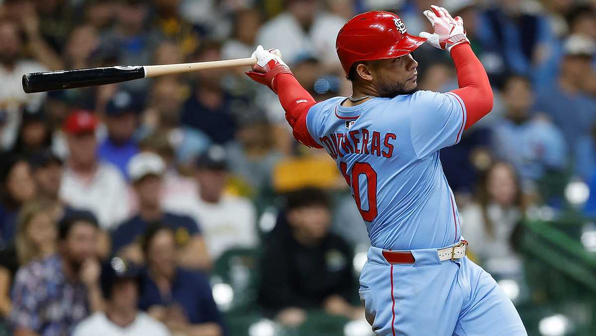 Red Sox acquire first baseman Willson Contreras in trade with Cardinals