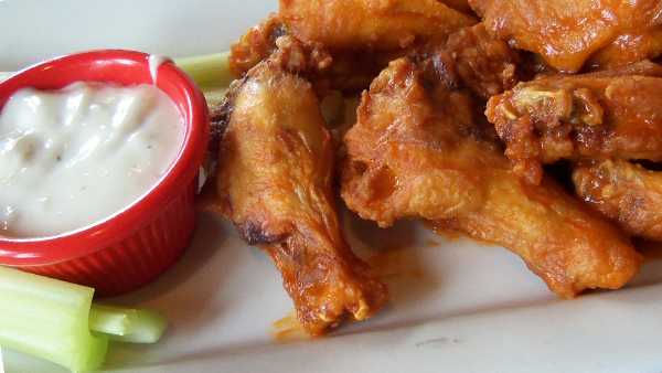 Bills Send Wings Over 1,400 Buffalo Wings To Bengals - video Dailymotion