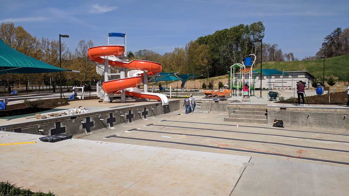 round lake aquatic center