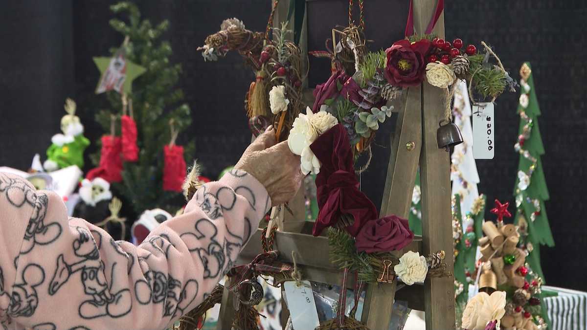 'Made with love': Shoppers support small businesses at the Winter Market of NWA