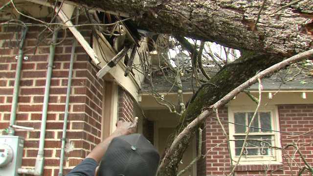 Jackson residents clean up after likely tornado - Vimarsana News