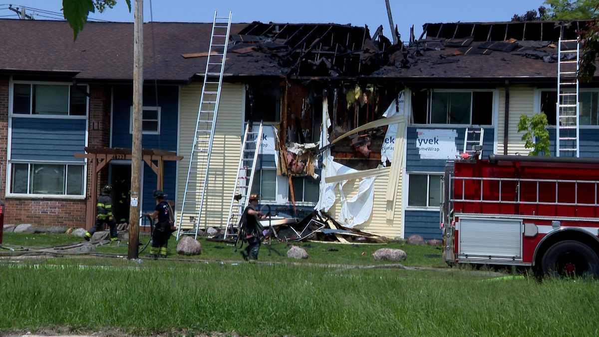 23 people displaced after Milwaukee apartment fire