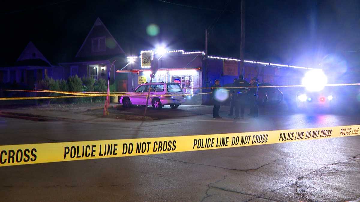 Masked robbers at large after employee shot at south Louisville food mart