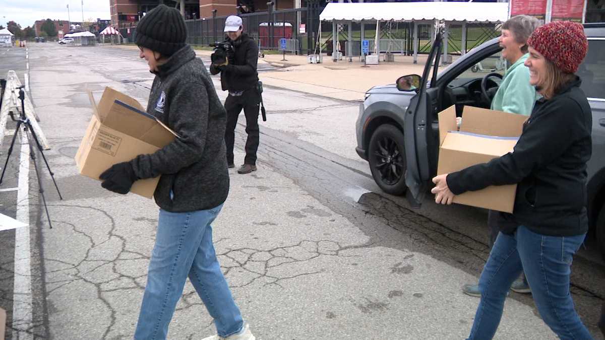 Multiple U.S. Communities Host Food Drives Supporting SNAP-Dependent Families Amid Federal Shutdown