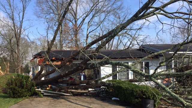 Deadly tornado tears through Mississippi