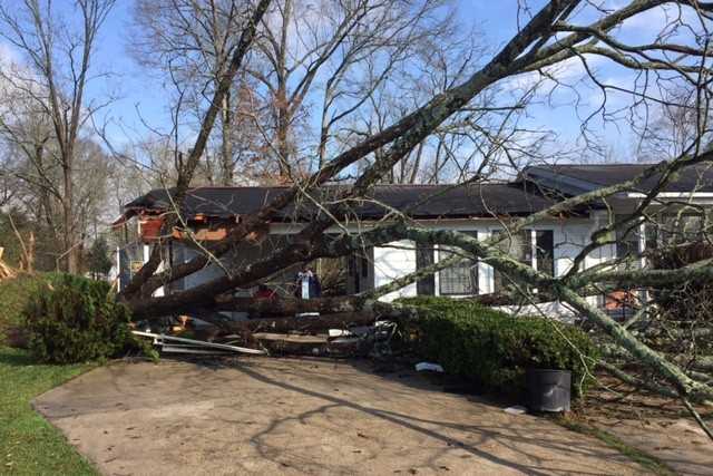 Deadly tornado tears through Mississippi