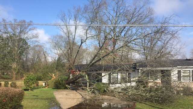 Deadly tornado tears through Mississippi