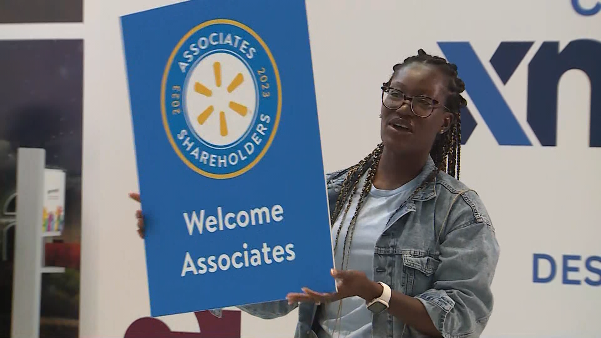 Walmart shareholders fly into Northwest Arkansas