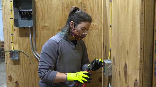 Trade school seeks to attract women to construction industry - Vimarsana News