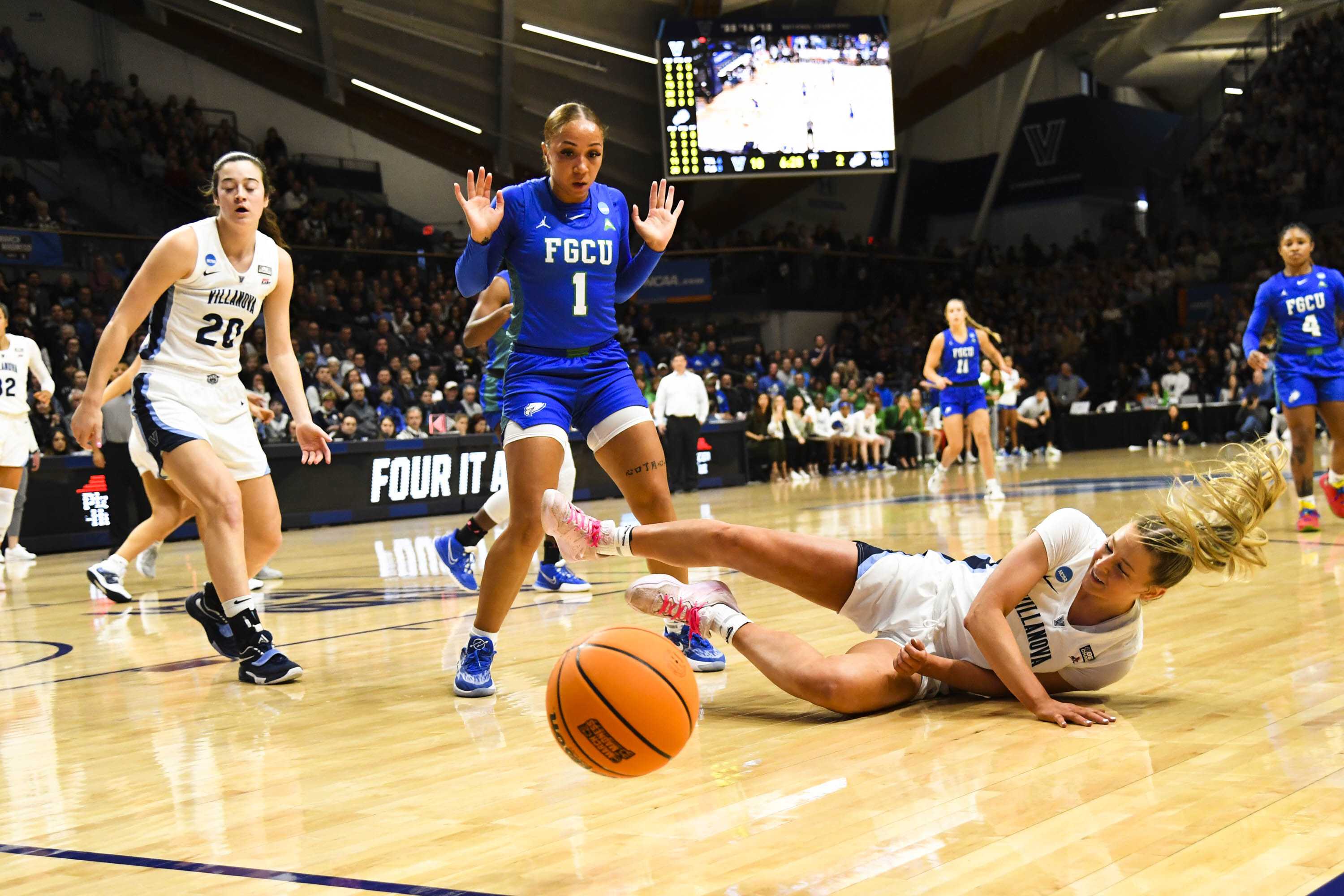 Villanova Plays Against Florida Gulf Coast In The Women's Basketball ...