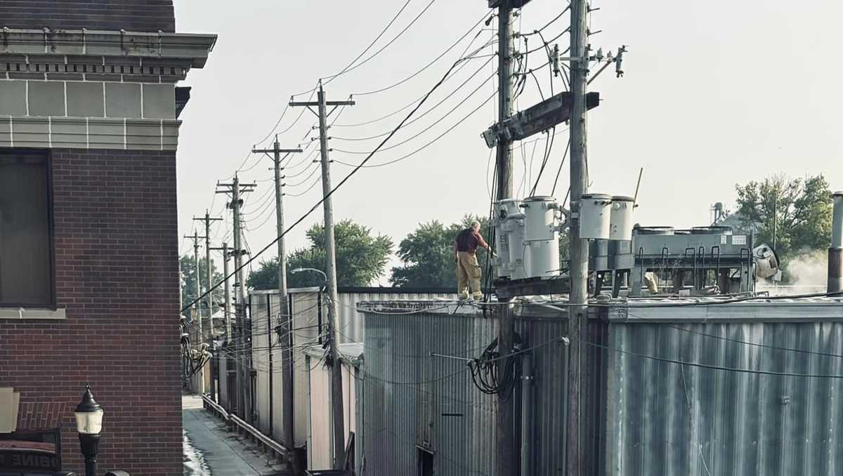 Multiple agencies extinguish a fire at Foodland grocery store