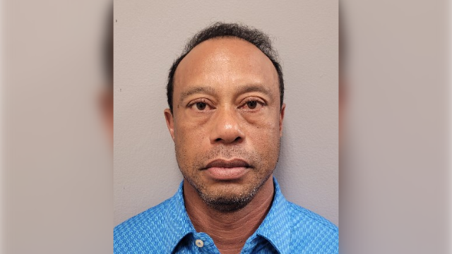 Affidavit: Tiger Woods looked at phone before crash; deputies note glassy eyes, pills found