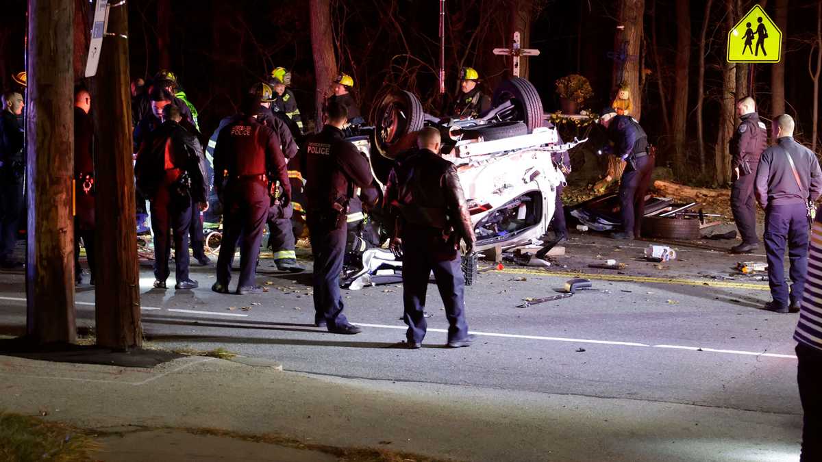 2 killed in Worcester rollover; vehicle involved fled police