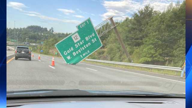 Overhead sign falls onto Massachusetts interstate - Vimarsana News