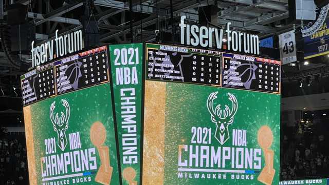 Twitter reacts to Bucks fan showing off championship ring on broadcast
