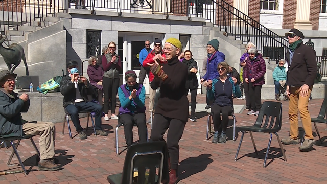 A flash mob in downtown Burlington honors World Parkinson's Day - Vimarsana News