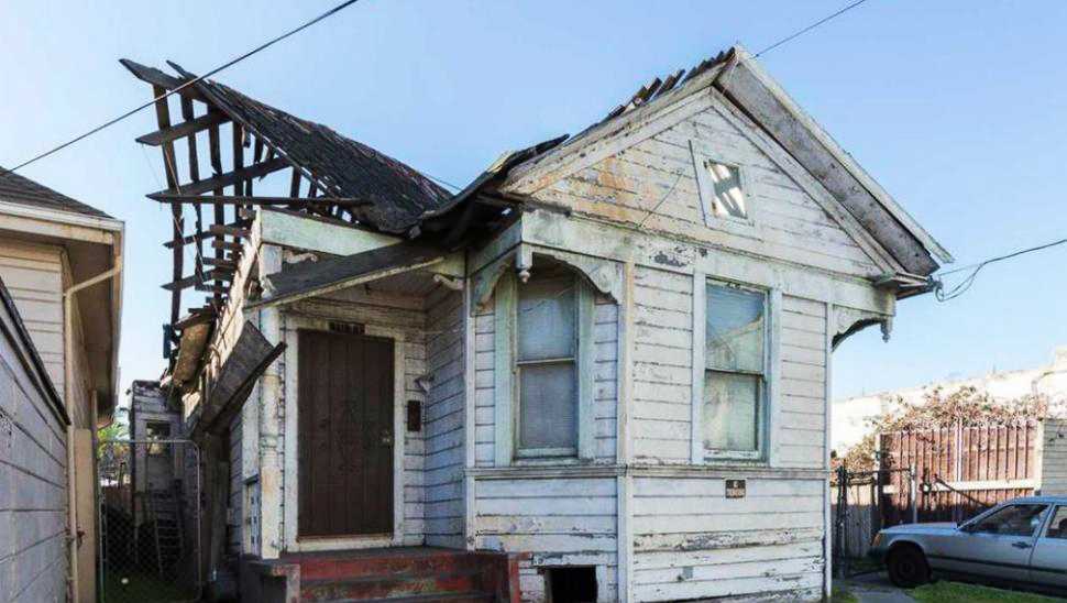 Uninhabitable Oakland house hits market for 399,000