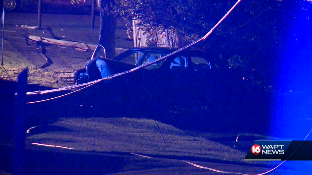 Two vehicle wreck in Clinton causes power outages