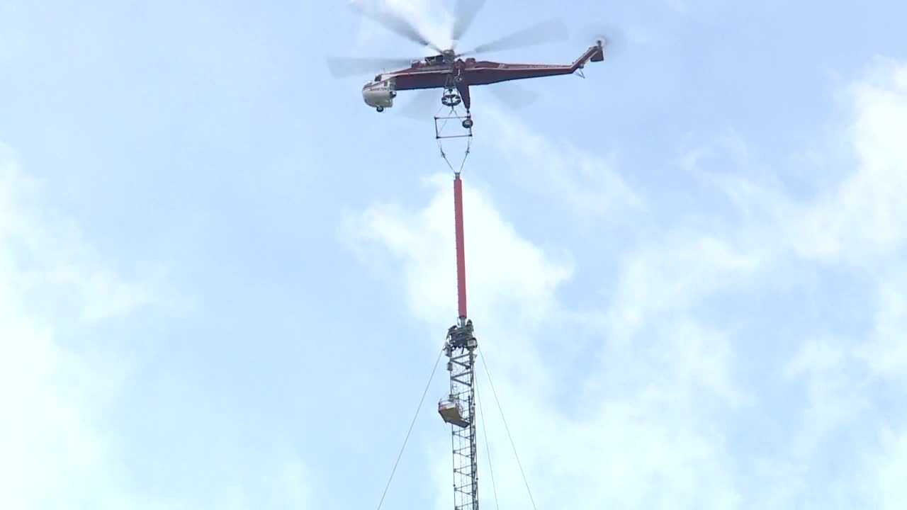 タワーアンテナ New antenna installed atop WVTM 13's tower in Birmingham