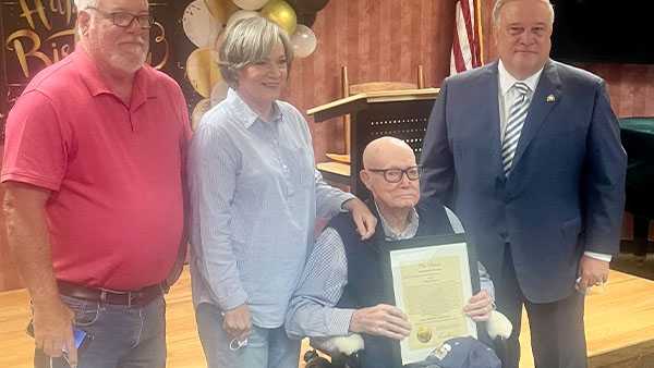 Leaders celebrate birthday of oldest known WWII vet in Kentucky - Vimarsana News