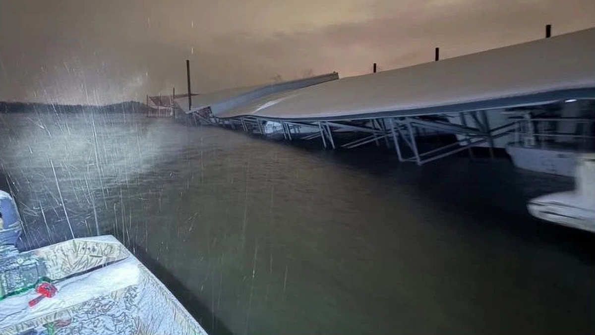 Boat sinks after awning collapse at Arkansas yacht club during heavy ...