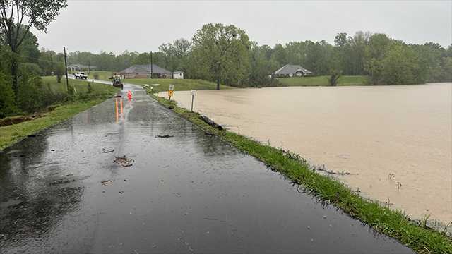Leaking levee forces evacuations in Yazoo County neighborhood - Vimarsana News