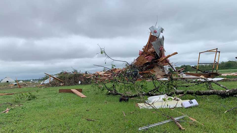 Pictures: Mississippi residents pick up the pieces after major tornado ...