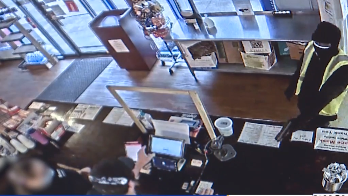 Robbery in broad daylight Savannah restaurant workers held at gunpoint
