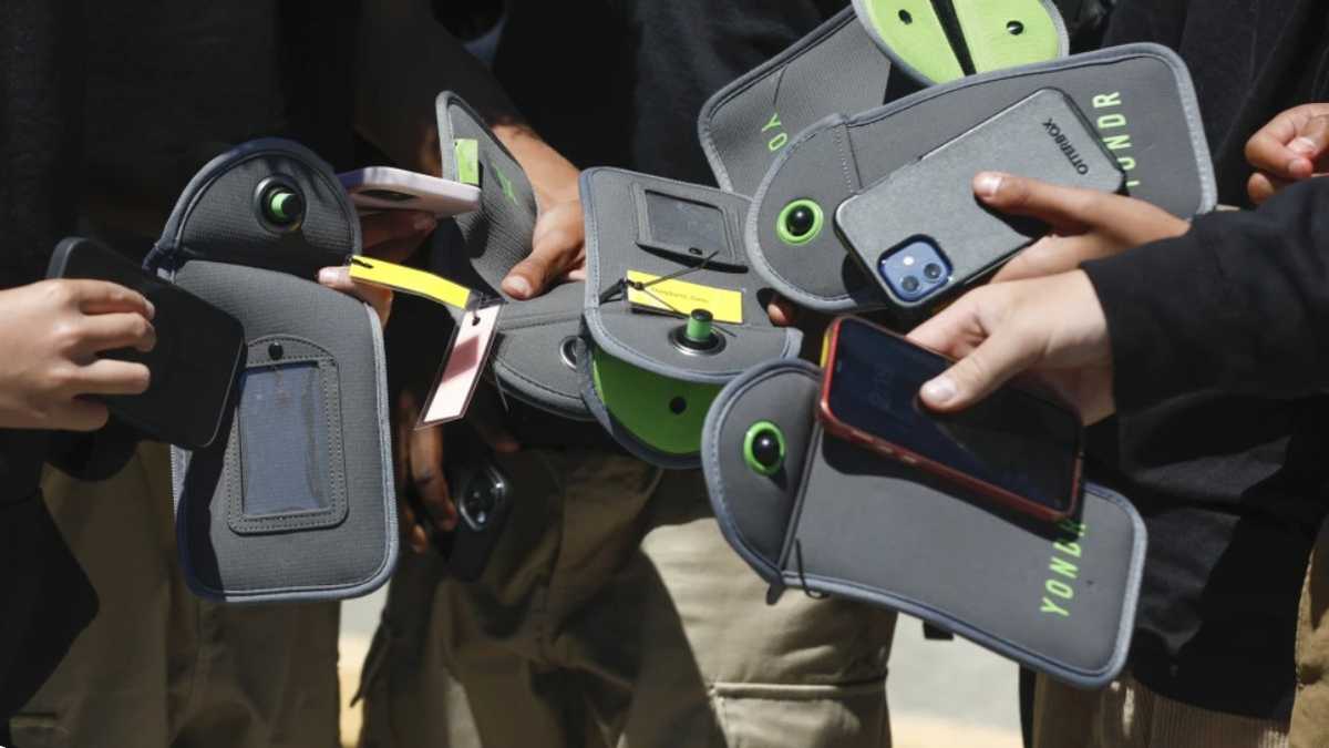 More states move to ban cellphones in school as Georgia is latest to act