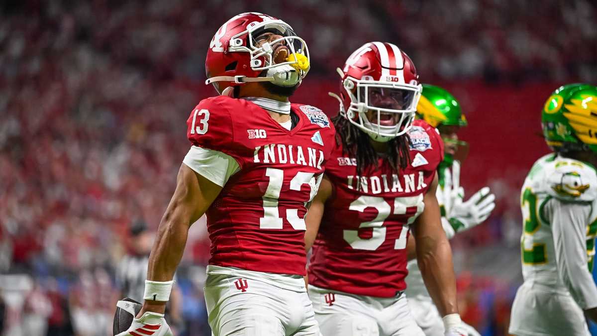 Indiana hammers Oregon in Peach Bowl to advance to College Football Playoff Championship