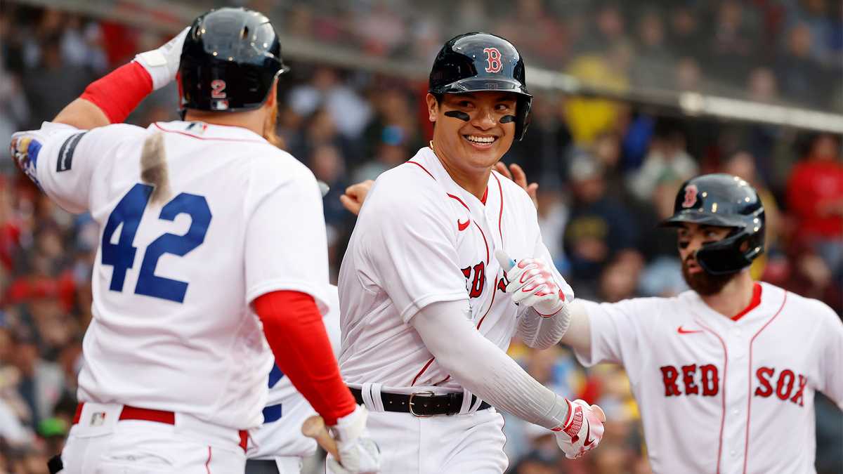 Gomes lifts Red Sox to fourth straight win