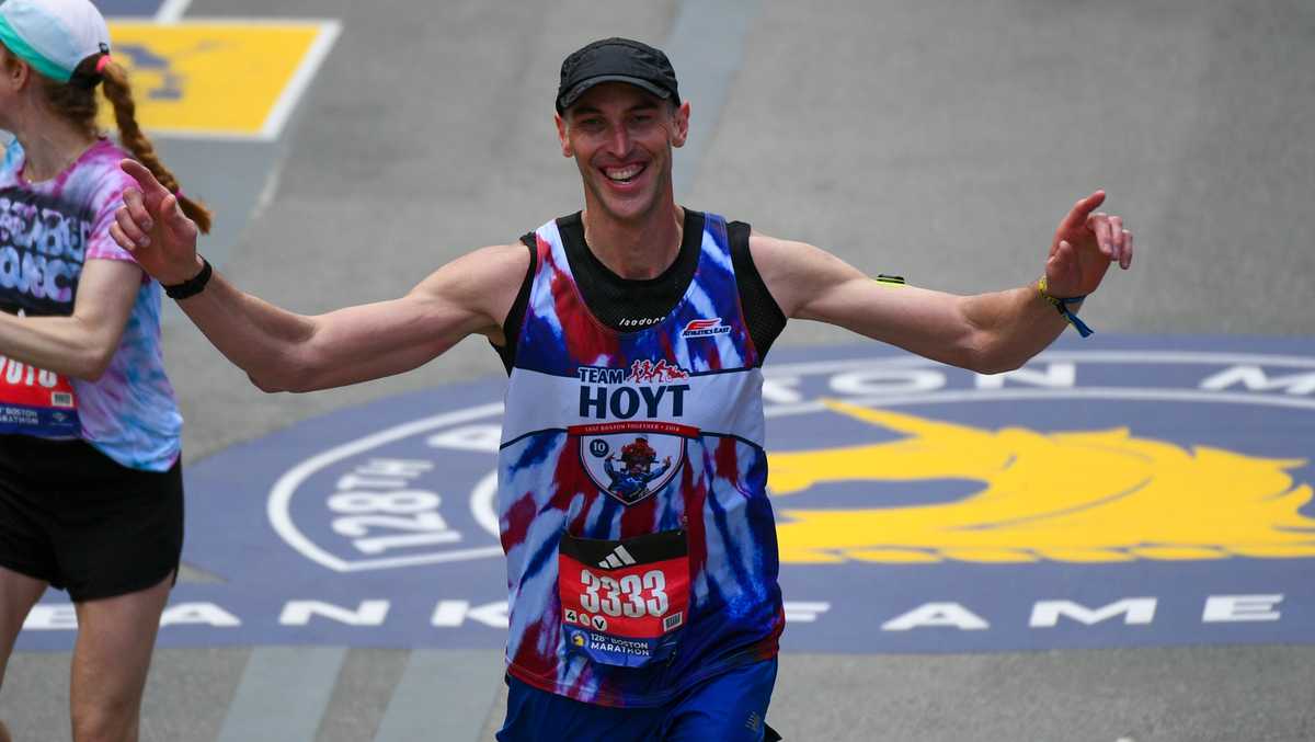 Chara smiles at finish of Boston Marathon, plans to run London next week