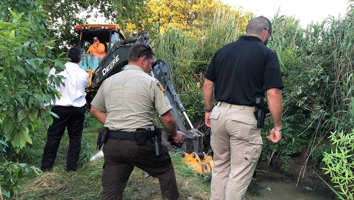 OSBI, Garvin County deputies searching for possible human remains at ‘Tiger King’ zoo - KOCO Oklahoma City thumbnail