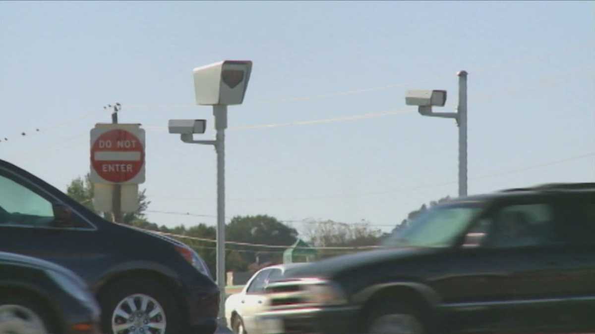 Iowa panel OKs bill that would ban traffic cameras