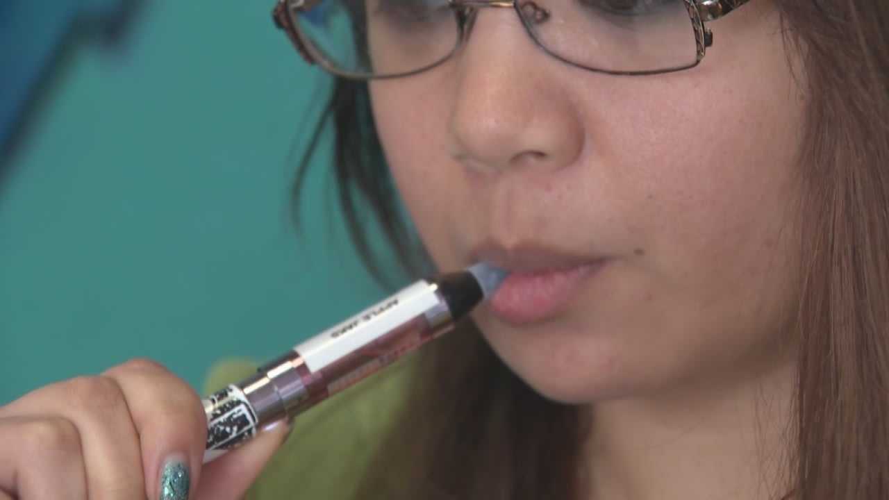 E cigarette sellers turn to scholarships to promote brands