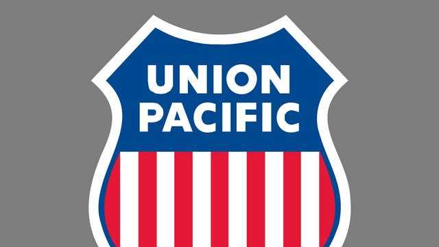 Nebraska governor supports Union Pacific merger with Norfolk Southern