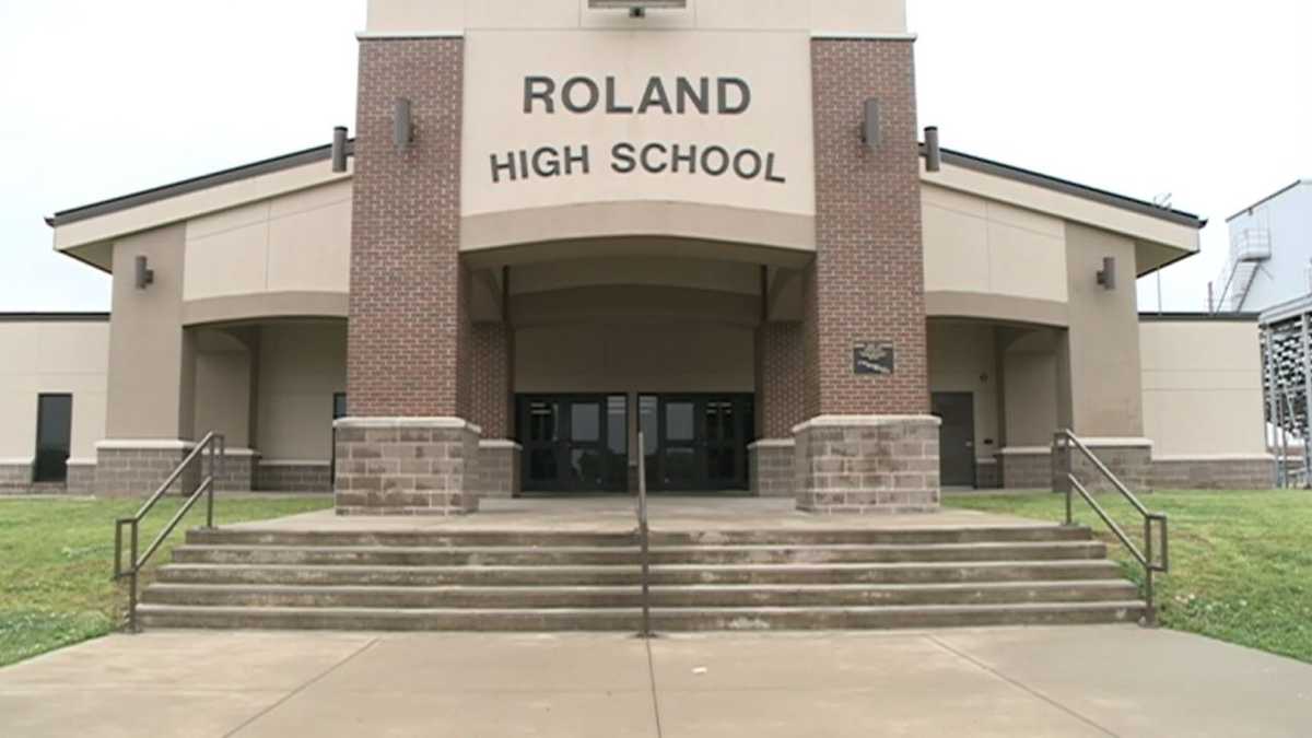 Roland HS football coach passes away