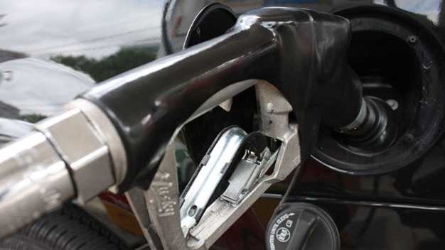GasBuddy: Spike in gas prices possible for Kansas, Missouri - Vimarsana News