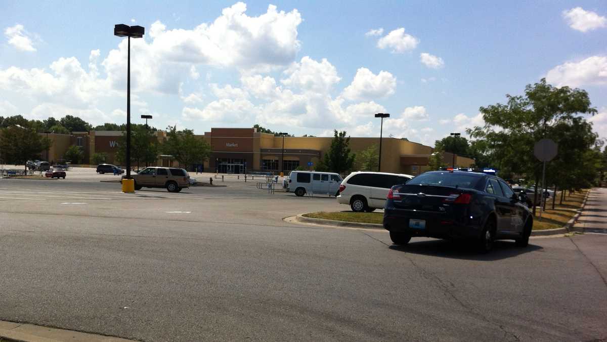 Suspects in custody after carjacking vehicle with 5-year-old child inside