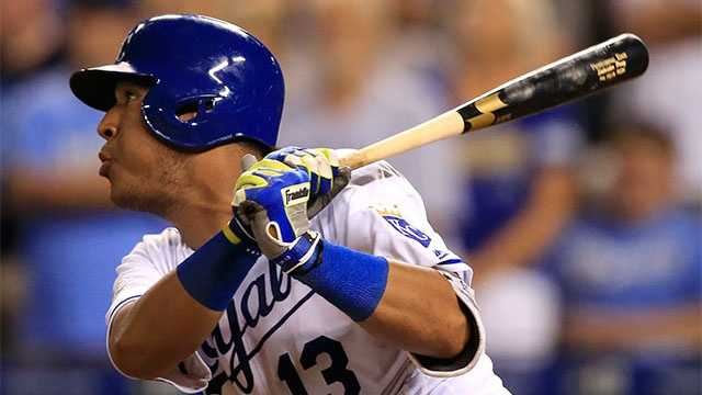 Royals catcher Salvador Perez exits game with injury
