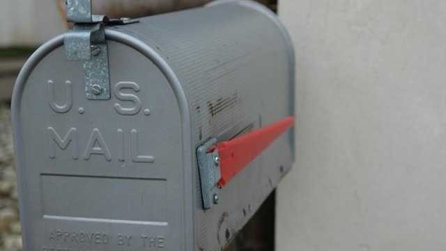 Mail carrier pleads guilty to stealing trading cards
