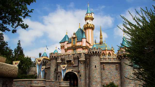 Disneyland closes 3 of Fantasyland's biggest rides at same time - Vimarsana News