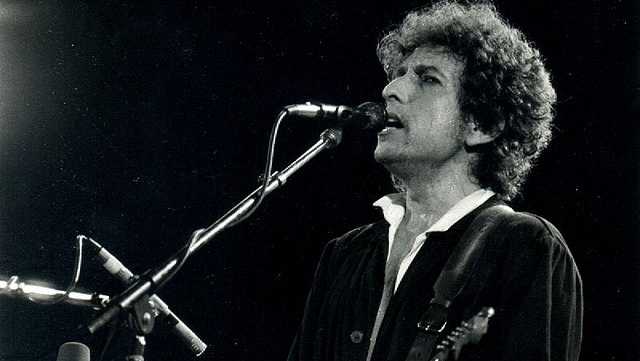 Bob Dylan captures the country with his peace anthem "Blowin' in the Wind"
