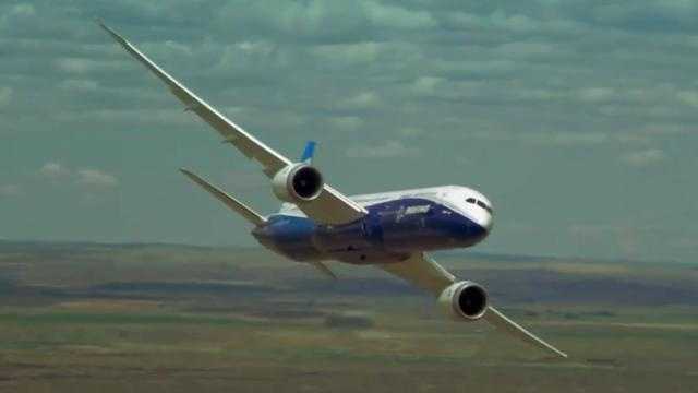 Boeing showed the world what exactly it's 787-9 Dreamliner could do at the Farnborough Airshow. In a video posted by Boeing it shows some crazy stunts that's making some people think the video is fake but it's not. Patrick Jones (@Patrick_E_Jones) explains.