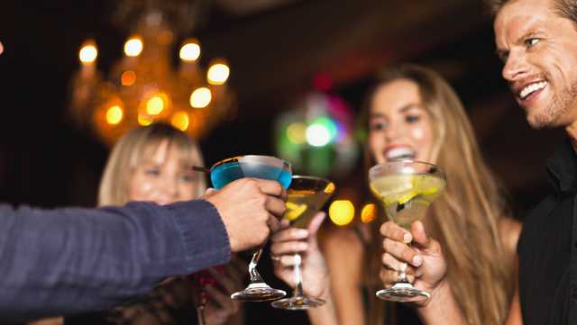 Want to drink less or stay sober? Here's how to deal with the social pressure - Vimarsana News